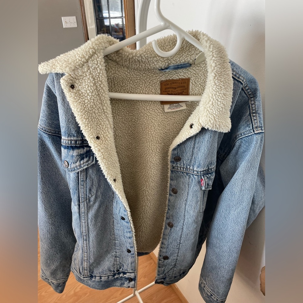 Oversized Levi’s Sherpa Denim Jacket